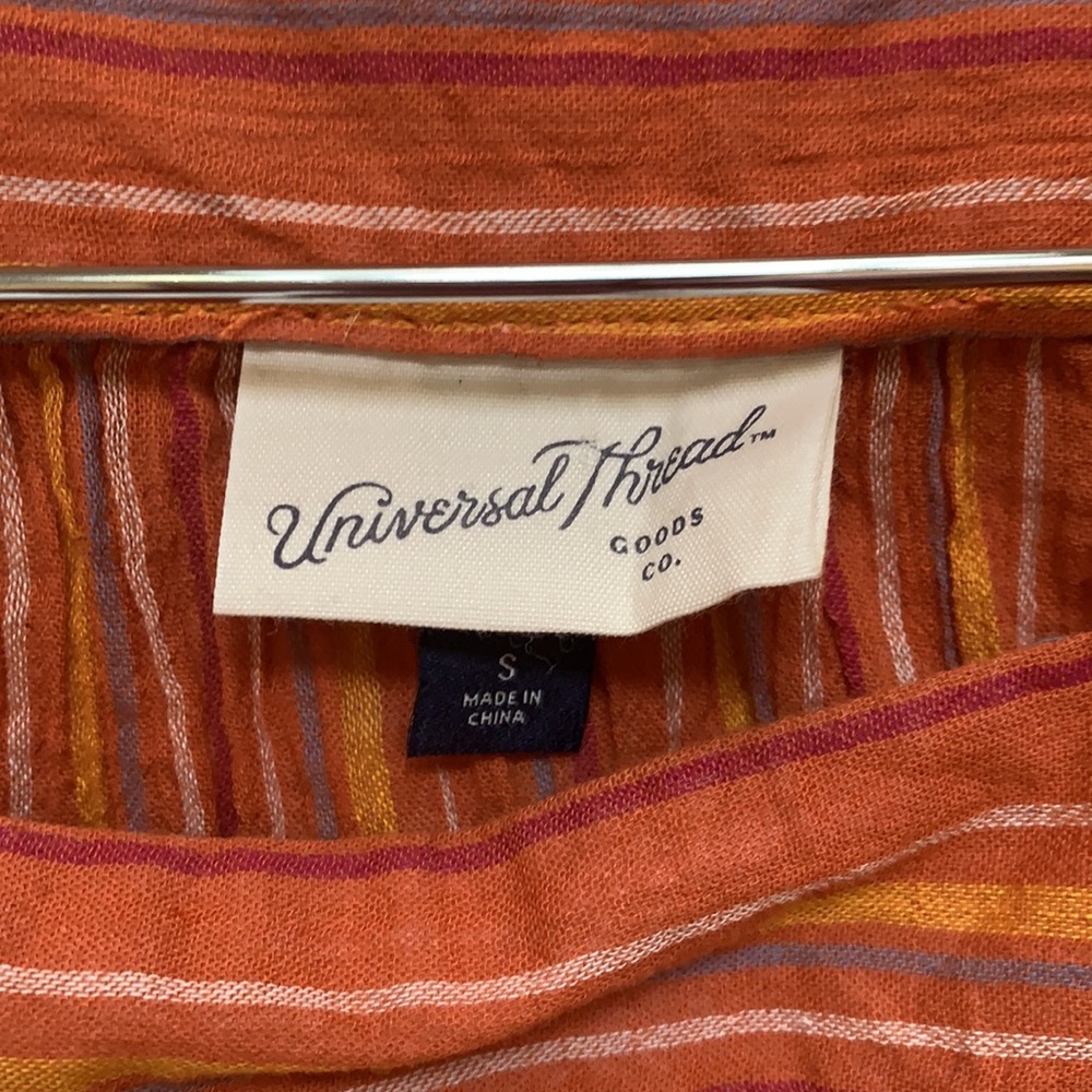 Universal Threads Blouse - Picture 3 of 4